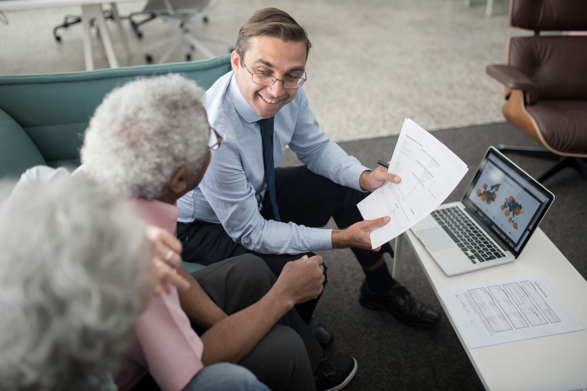 A lender walking a couple through an application