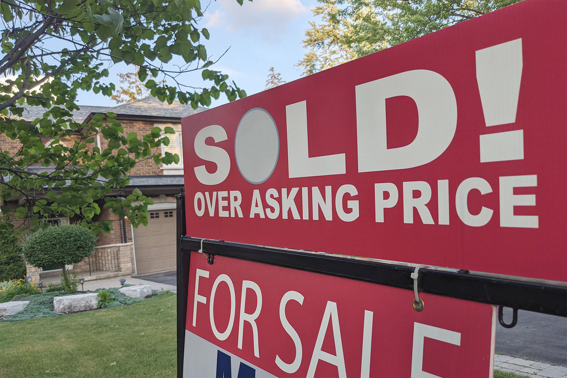 Home-equity,Loan,Form,And,Documents,On,A,Table.